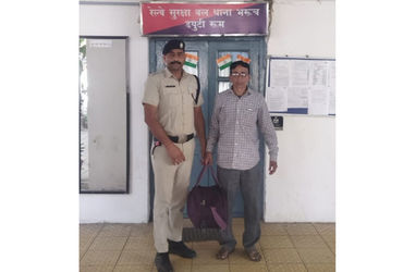 આરપીએફએ મુસાફરોનો 12 લાખની કિંમતનો ગુમ થયેલ સામાન પરત મેળવ્યો આરપીએફને મુસાફરોનો રૂ. 12 લાખનો ગુમ થયેલ સામાન મળ્યો