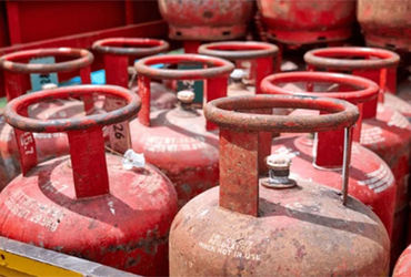 કોમર્શિયલ LPG સિલિન્ડરના ભાવમાં ₹10નો ઘટાડો અને એવિએશન ટર્બાઇન ફ્યુઅલ (ATF)માં 5.4%નો વધારો.