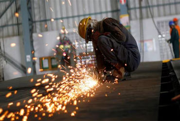 ઓક્ટોબર મહિનાનું Industrial production 14 મહિનાના તળિયે: GDPની ટોચ સામે IIPમાં ઘટાડો.