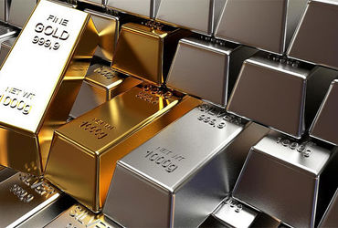 સોના-ચાંદીની રેકોર્ડ તેજી અટકી: સોનામાં રૂ.1300 અને ચાંદીમાં રૂ.2000નો ઘટાડો થયો.