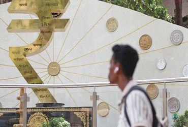 ડોલર સામે રૂપિયો પ્રથમવાર 90ને પાર