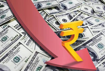 લોકો શેર, સોના-ચાંદીના ભાવમાં વધુ રસ ધરાવે છે, ઘટતા રૂપિયામાં નહીં.