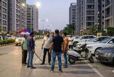 અમદાવાદના પોશ વિસ્તારમાં ગુંડાગીરી: સિંધુભવન રોડ પર સામાન્ય ટક્કરમાં યુવકને તલવારના ઘા ઝીંક્યા