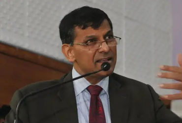 રઘુરામ રાજનનું કારણ: ભારત પર 50% અને પાકિસ્તાન પર 19% ટેરિફ શા માટે લાગ્યો?