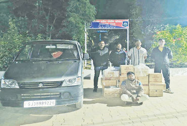 રામપુર પાસે કેનાલ નજીક કારમાંથી દારૂ સાથે એક વ્યક્તિ ઝડપાયો.