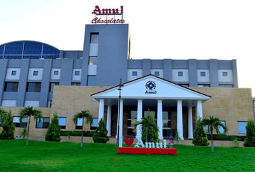 આણંદ અમૂલ ડેરી ચૂંટણી: સાભેસિંહ પરમાર ચેરમેન અને વિજયભાઈ પટેલ વાઈસ ચેરમેન બિનહરીફ ચૂંટાયા.