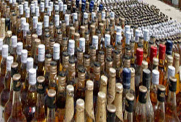 ધંધુકા-બરવાળા રોડ પર વિદેશી દારૂ અને બિયર ભરેલ વાહન સાથે એક શખ્સ ઝડપાયો.