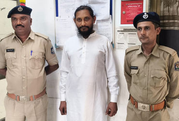 પૈસાની લાલચમાં સાધુએ બેંક ખાતાં ભાડે આપી યુવાનોને રવાડે ચડાવ્યા