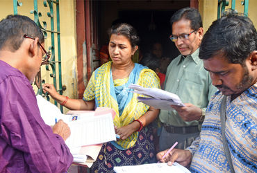 પ.બંગાળ: 58 લાખ મતદારોના નામ કપાયા, 1.9 કરોડને નોટિસ, SIRમાં ગરબડ.