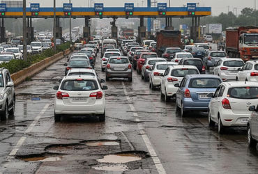 ગુજરાતમાં બિસ્માર હાઈવે છતાં 8702 કરોડ ટોલટેક્સ ઉઘરાણું, નિર્માણ ખર્ચથી વધુ વસૂલી.