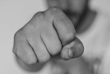 જામનગર તાલુકાના મોટી ભલસાણ ગામના સામાજિક કાર્યકર ઉપર ઠેબા ચોકડી પાસે હુમલો કરાયો: બે અજાણ્યા શખ્સોએ હાથ પગ ભાંગી નાખ્યા