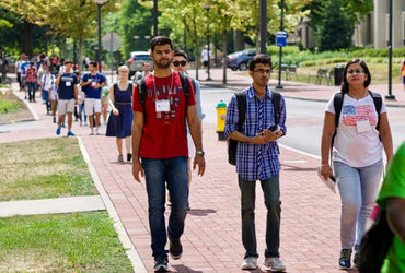 ટ્રમ્પના નિર્ણયથી અમેરિકામાં 3 લાખ ભારતીય વિદ્યાર્થીઓનું ભાવી અદ્ધરતાલ, H-1B વિઝા નીતિમાં ફેરફાર.