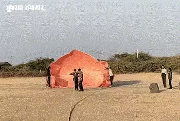 VIDEO | કચ્છ: માંડવીના દરિયાકિનારે NCC કેડેટ્સની હાઈ-ફ્લાઈંગ ઉડાન, પેરાસેઈલિંગમાં 594 કેડેટ્સે આભને આંબ્યું