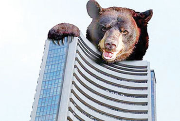 શેરોમાં ધૂમ વેચવાલી: સેન્સેક્સમાં ૧૦૬૬ પોઈન્ટનું ગાબડું પડ્યું, વૈશ્વિક યુદ્ધના ભણકારાથી બજાર તૂટ્યું.