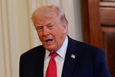 ગ્રીનલેન્ડ મુદ્દે ડેન્માર્કને દગાખોરીની આશંકા: ટ્રમ્પની ખાતરી છતાં સૈનિકો વધાર્યા. (Nearly 14 words)