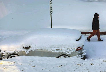 બરફના તોફાનથી અમેરિકામાં હાહાકાર: અડધું અમેરિકા બાનમાં, 9500+ flights રદ, 23 કરોડથી વધુ લોકો પ્રભાવિત થવાની શક્યતા.