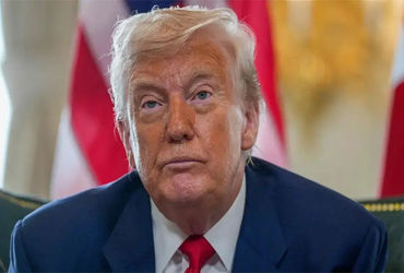 પ્રમુખ ટ્રમ્પની કેનેડા પર 100 ટકા ટેરિફ નાંખવાની ધમકી: ચીન સાથેના વેપાર કરારથી ટ્રમ્પ ભડક્યા.