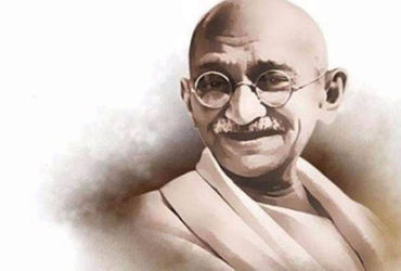 ગાંધી આજે પણ જીવતા-જાગતા છે: ગાંધીજીના વિચારો અને તેમના પ્રભાવની વાત.