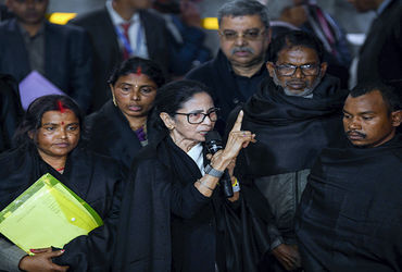 ચૂંટણી પંચ ભાજપનું IT સેલ, આવા અહંકારી કમિશનર નથી જોયા : મમતાનો આરોપ.