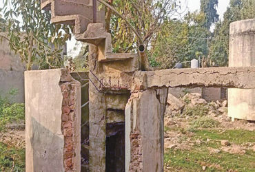 ખોડુ ગામમાં 50 વર્ષ જૂની જર્જરિત પાણીની ટાંકીથી દુર્ઘટનાનો ભય.