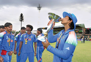 વૈભવ સૂર્યવંશીનો ઝંઝાવાત: ભારતે ઇંગ્લેન્ડને હરાવી અંડર-૧૯ વર્લ્ડ ચેમ્પિયન ટ્રોફી જીતી.