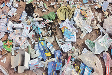 હળવદમાં સ્ટેશન રોડ પર મેડિકલ વેસ્ટના ઢગલાથી લોકોના આરોગ્ય સાથે ચેડાં.