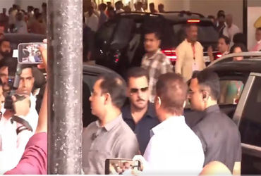 RSS કાર્યક્રમમાં ફિલ્મસ્ટારોના મેળાવડાથી જુના સંઘીઓ નારાજ થયા.