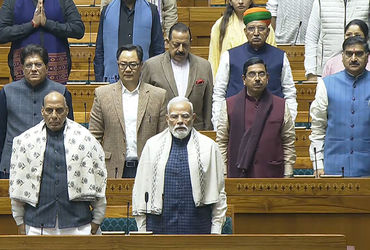 'વંદે માતરમ' માટે નવા નિયમો: રાષ્ટ્રગાન પહેલાં રાષ્ટ્રગીત ગાવાનું ફરજિયાત અને ઊભા રહેવું પડશે.