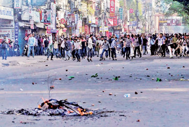 બાંગ્લાદેશ ચૂંટણી અને રાજકીય રક્તપાત: બાંગ્લાદેશની ચૂંટણીઓ અને રાજકીય હિંસા વચ્ચેનો જૂનો સંબંધ દર્શાવે છે.