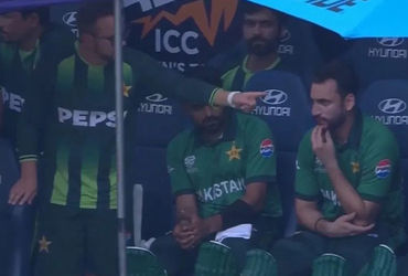 પાકિસ્તાન ટીમમાં કંઇ ઠીક નથી! કેપ્ટન અને હેડ કોચ વચ્ચે બોલાચાલીનો VIDEO વાયરલ થયો.