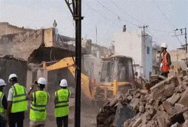 રાજકોટના જંગલેશ્વરમાં પહેલા દિવસે 1119 મકાનો તોડ્યા, આજે બંગલાઓ પર બુલડોઝર ચાલશે.