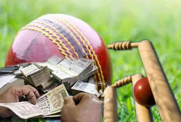 ક્રિકેટ મેચ પર જુગાર રમતા બે ઝડપાયા; પોલીસે રૂ. 10.42 લાખનો મુદ્દામાલ જપ્ત કર્યો.