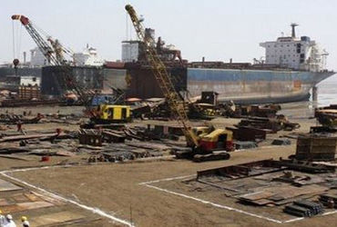 મધ્ય પૂર્વ યુદ્ધથી અલંગમાં આવતા જહાજો ઘટશે: Ship Recycling ઉદ્યોગને અસર, નવા શિપ ખરીદવાનું ટાળી રહ્યા છે.