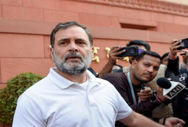 'સંસદ સે નરેંદર, દેશ સે સિલેંડર ગાયબ' અંગે રાહુલ ગાંધીના કેન્દ્ર સરકાર પર આકરા પ્રહારો.