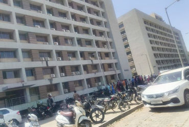 ગાંધીનગર: કર્મયોગી ભવનને બોમ્બથી ઉડાવી દેવાની ધમકીથી ફફડાટ, તોલ-માપ વિભાગને મળ્યો ધમકીભર્યો ઈમેલ