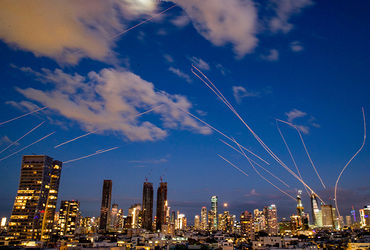 ઈઝરાયલ પર ઈરાનના ભીષણ મિસાઇલ હુમલા, ડિફેન્સ સિસ્ટમ નિષ્ફળ, તેલ અવીવમાં તબાહી