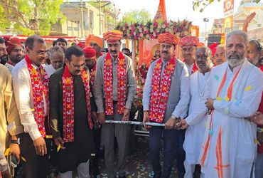 સુરેન્દ્રનગરમાં રામનવમીની ભવ્ય શોભાયાત્રાનું આયોજન કરવામાં આવ્યું.