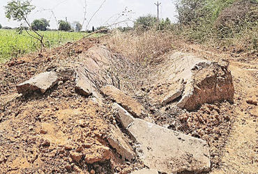 કેનાલમાં 12 વર્ષથી પાણી નથી અને હવે સફાઈના નામે તોડી નાખી: ખેડૂતોમાં રોષ.