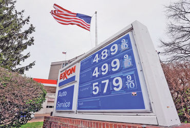 અમેરિકા-ઇરાન યુદ્ધથી પેટ્રોલ, ડીઝલ, અને ગેસના ભાવ આસમાને, USમાં મોંઘવારી વધી.