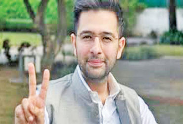 કેજરીવાલે નંબર ટુને આગળ વધતા રોકવાની કળા.