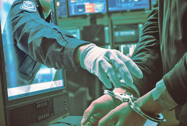 જો કોઈ કહે કે 'કોઈને કહેતા નહીં', તો તે ઠગાઈનું સૌથી મોટું હથિયાર.