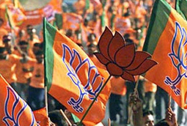 વડોદરા જિલ્લામાં ધારાસભ્યોનો હાથ ઉપર રહ્યો, યુટ્યુબરને વારંવાર હોદ્દા મળતાં ઘેરા પ્રત્યાઘાત