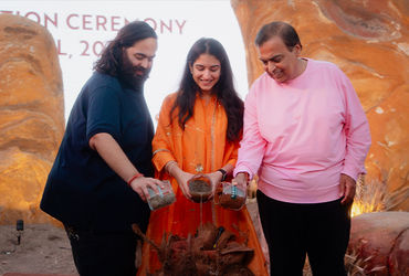 જામનગરમાં અનંત અંબાણી દ્વારા વન્યજીવ અને પશુચિકિત્સા માટે વિશ્વની પ્રથમ 'Vantara University' લોન્ચ કરવામાં આવી.