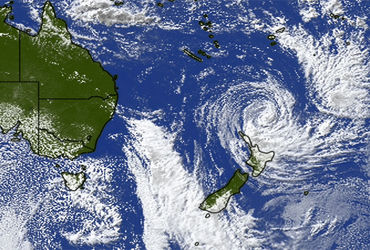 ન્યૂઝીલેન્ડના નોર્થ આઈલેન્ડમાં 130 કિ.મી.ની ઝડપે વાવાઝોડું, હજારોનું સ્થળાંતર.