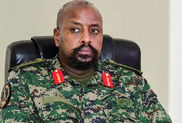 યુગાન્ડા આર્મી ચીફની માંગ: એક અબજ ડોલર અને સૌથી સુંદર પત્ની!
