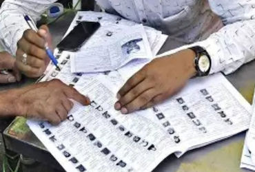 SIR હેઠળ 12 રાજ્યોમાં કુલ 5.2 કરોડ નામ હટાવાયા: અયોગ્ય મતદારોની યાદીમાંથી નામો દૂર કરાયા.