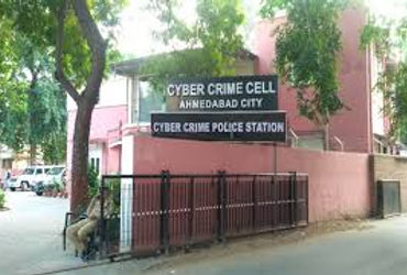 એટીએસના નામે સિનિયર સિટીઝન દંપતિને ડરાવીને ૩૩ લાખની ઠગાઇ