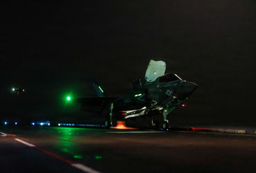 ટ્રમ્પનું ઈરાન સામે 'ઓપરેશન બ્લોકેડ': અમેરિકાએ અરબ સાગરમાં જંગી જહાજો ઉતાર્યા, ઓઈલ અંગે ચિંતા વધી.