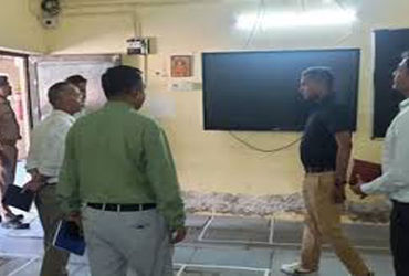 ધંધુકા-ધોલેરામાં સ્ટ્રોંગ રૂમની સુરક્ષા વ્યવસ્થાની સમીક્ષા કરાઇ: ચૂંટણી પહેલાં કલેક્ટરનું નિરીક્ષણ.