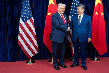 ટ્રમ્પ-જિનપિંગ 'ભાઈભાઈ': યુદ્ધના બદલાતા સમીકરણોની વાત, જેમાં હોર્મુઝ ખાડી અને અમેરિકા-ઈરાનની ધમકીઓનો ઉલ્લેખ છે.